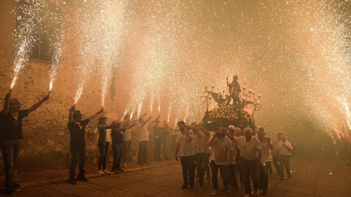 Imagen de uno de los traslados del patrón en la fiestas patronales de Burjassot.