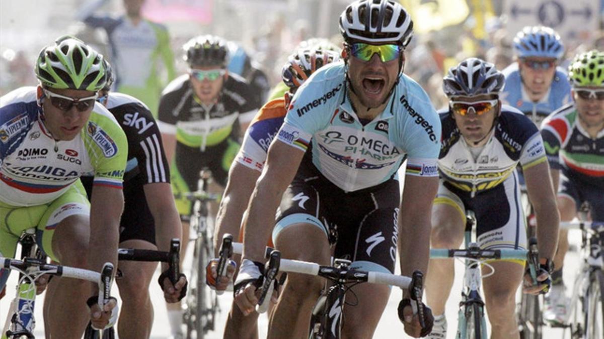 Tom Booner celebrando su victória en la clásica Gante-Wevelgem