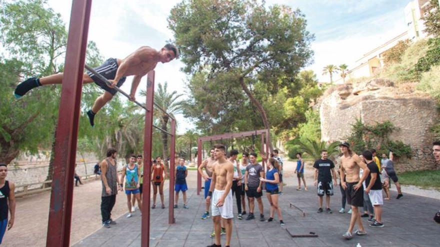 Un gimnasio urbano en la ladera, como el que han solicitado en los presupuestos participativos.