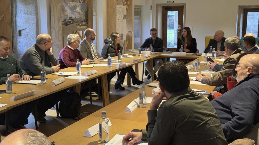 María José Gómez preside la constitución del Observatorio del sector lácteo gallego.