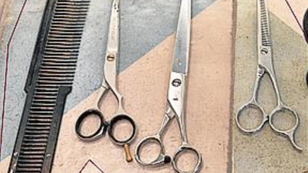 En la foto superior, Vicenç Moretó, una barbería para los que se preocupan por su imagen.En el centro, La Barbería Balmes, fundada en 1945.Debajo, La Barberia de Gràcia, un establecimiento que combina elementos clásicos y actuales