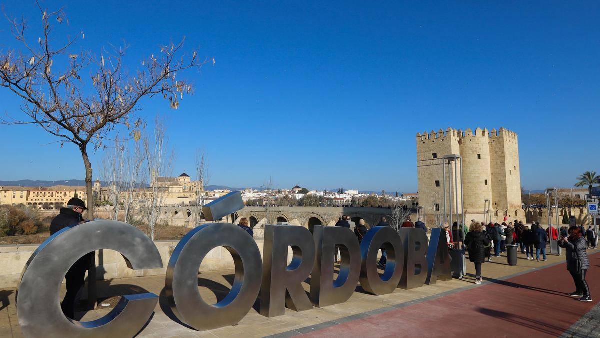 Letras del photocall junto a la Calahorra, antes de ser derribadas en un acto vandálico.