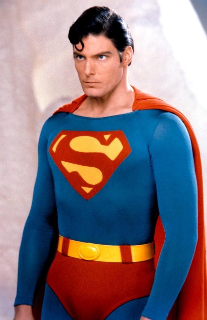 christopher Reeve interpretando a Superman