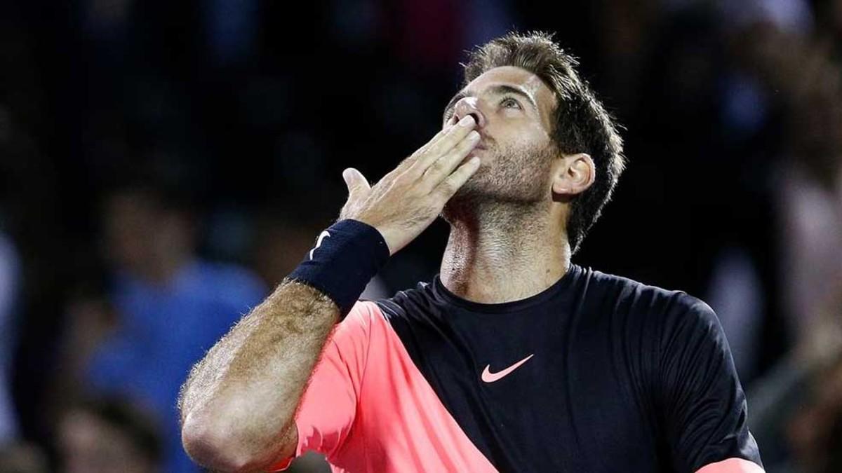 Del Potro lanza un beso al cielo tras su victoria