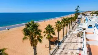 La playa del sur de España que recuerda al paseo marítimo más sofisticado y señorial de San Sebastián