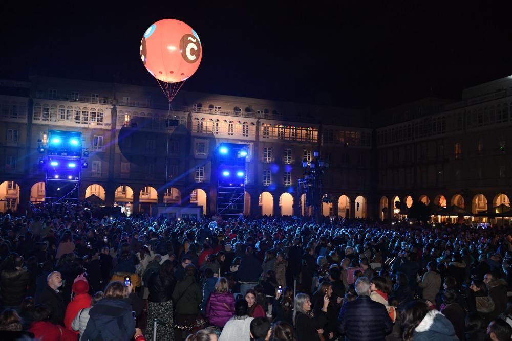 Navidad en A Coruña | Encendido del alumbrado navideño en María Pita