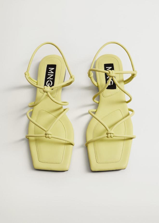 Sandalias con tiras en verde manzana de Mango