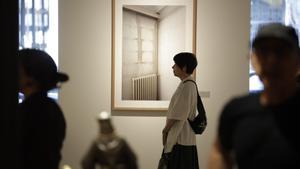 Exposición de fotos de Jordi Barón de pisos señoriales vacíos de Barcelona en la Galeria de Arte Artur Ramon.