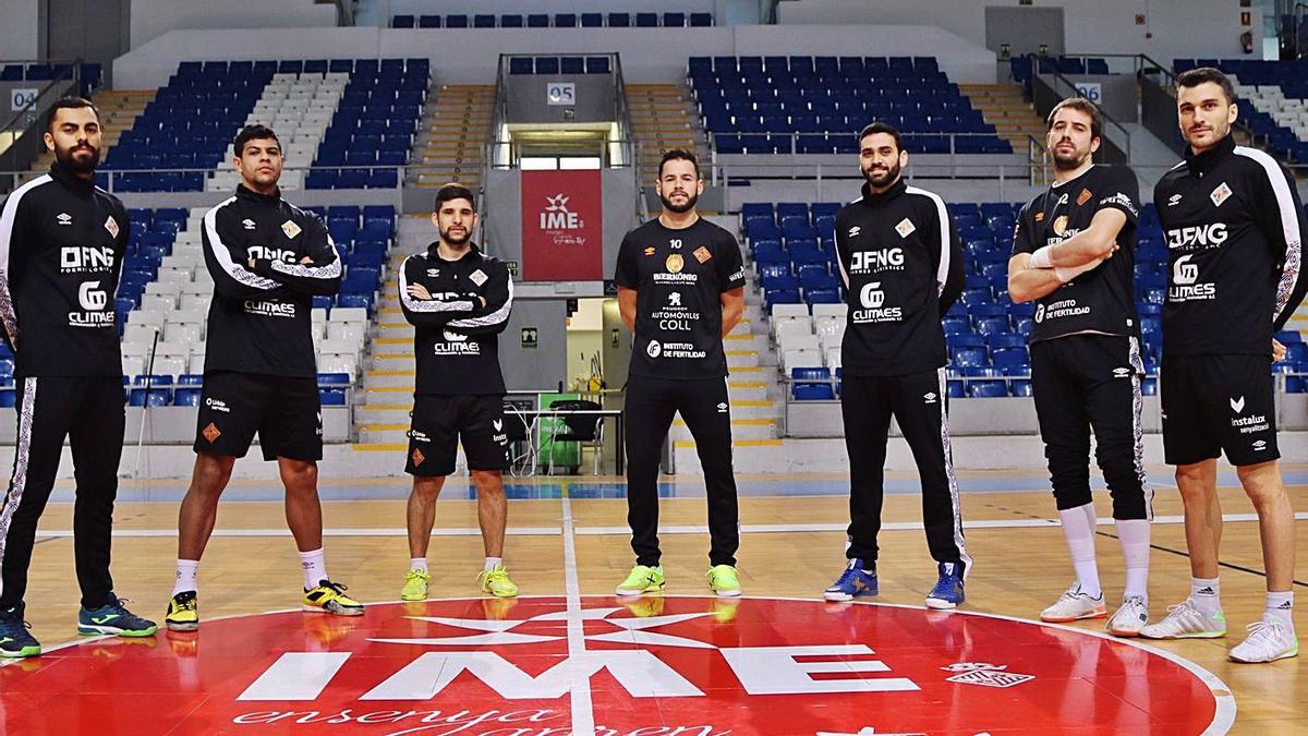 Nunes, Vilela, Claudino, Marlon, Tomaz, Fabio y Lolo posan en el Palau de Son Moix.