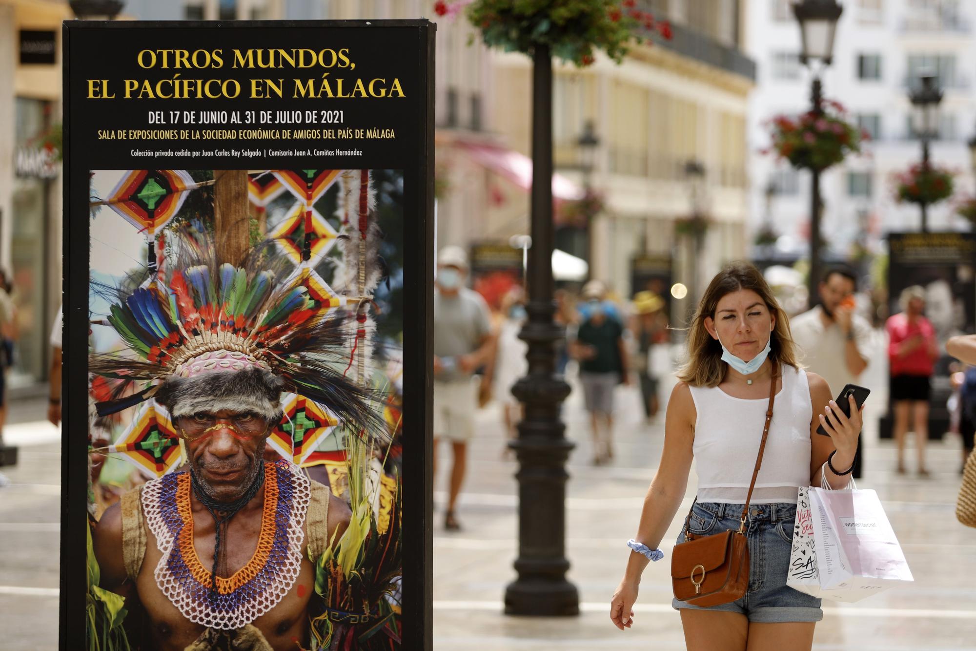 Exposición 'Otros Mundos, el Pacífico en Málaga', en la calle Larios.