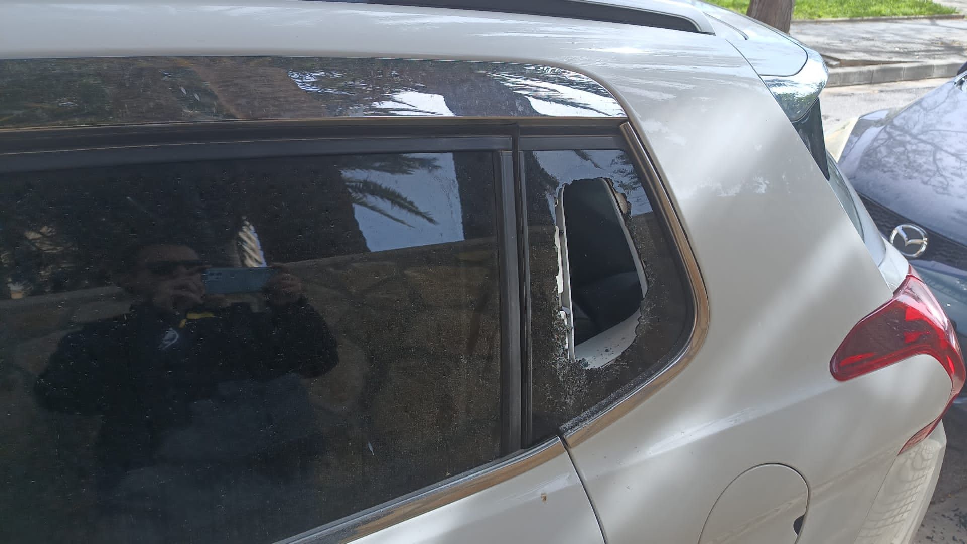 Oleada de robos dentro de coches vandalizados en el Portitxol de Palma