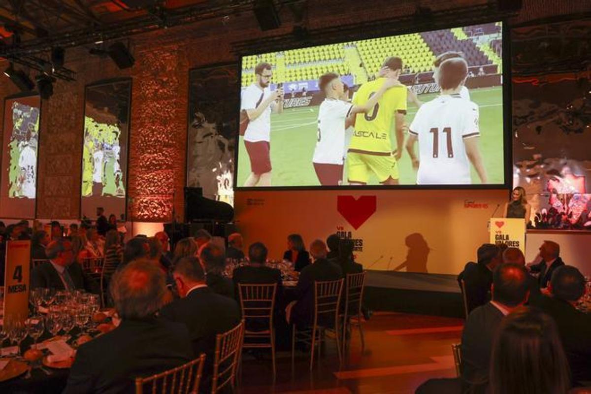 El VCF Alevín A se proclamó campeón de LaLiga FC Futures el pasado mes de junio en el Estadio de La Cerámica.