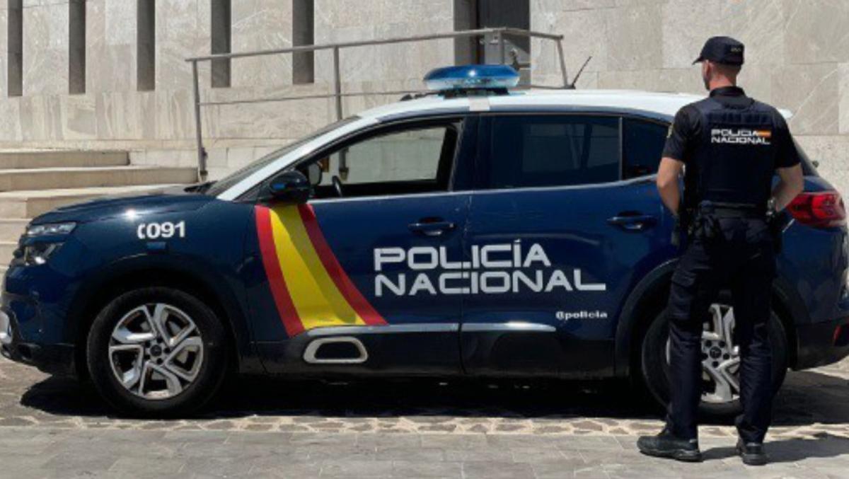 Un agente de la Policía Nacional.