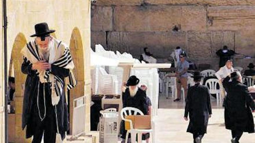 Unos rabinos, en una imagen del ‘Viajeros Cuatro’ dedicado a Israel.