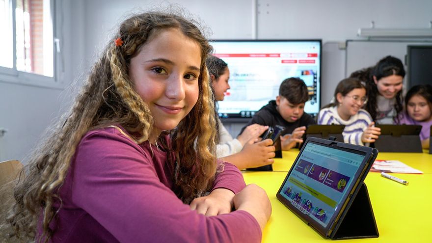 Una propuesta gratuita para acercar la tecnología a niños y jóvenes este verano