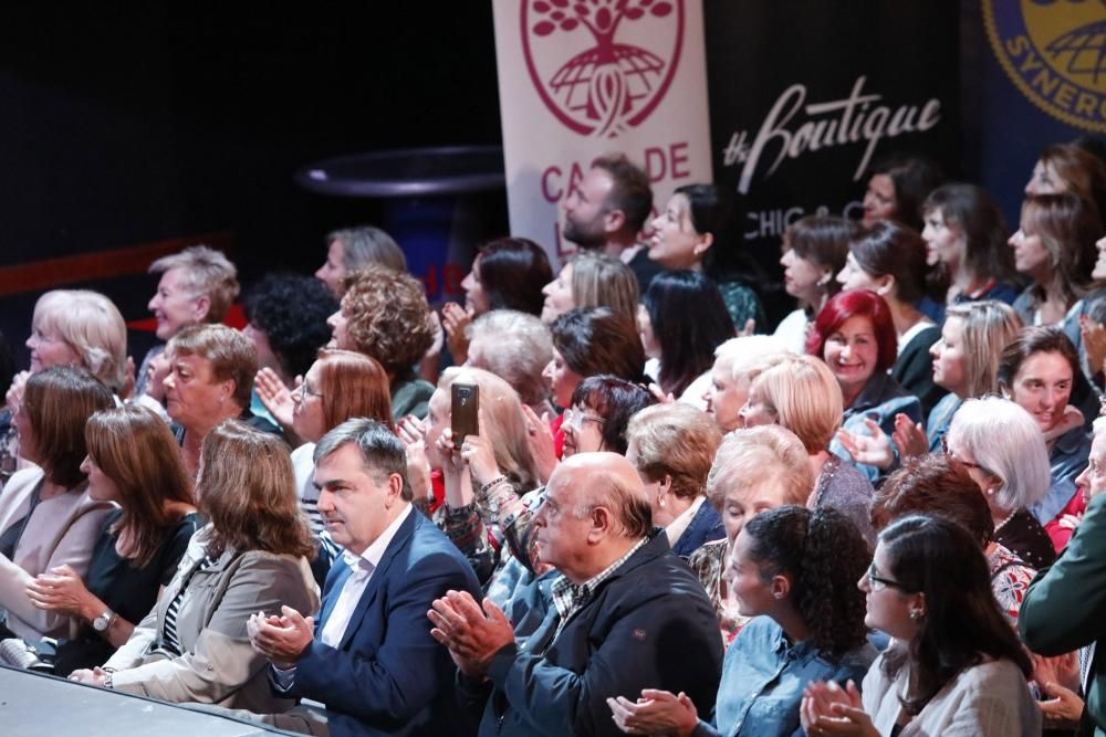 Desfile de mujeres de la Casa de la Vida en Gijón