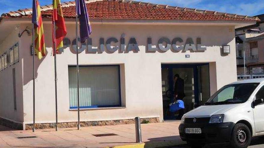 La Policía Local lleva tres meses sin coche y patrulla con otro sin rótulo ni sirena