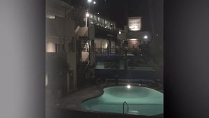Vídeo de l’últim ’balconing’ de 8Booth, en què es destrossa les dues cames a l’impactar amb la vora de la piscina.