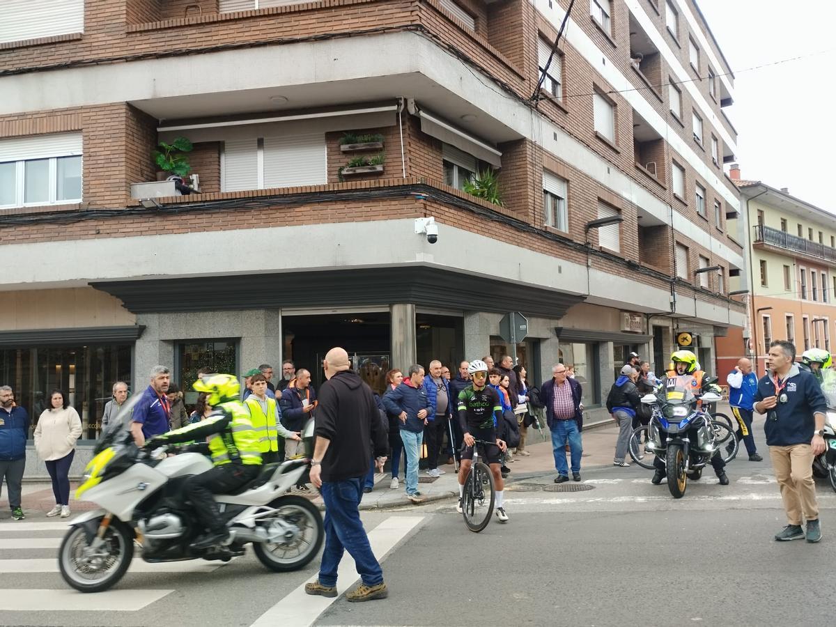 La salida del Trofeo Santiago y Santa Ana de ciclismo en Grado, en imágenes La salida del Trofeo Santiago y Santa Ana de ciclismo en Grado, en imágenes