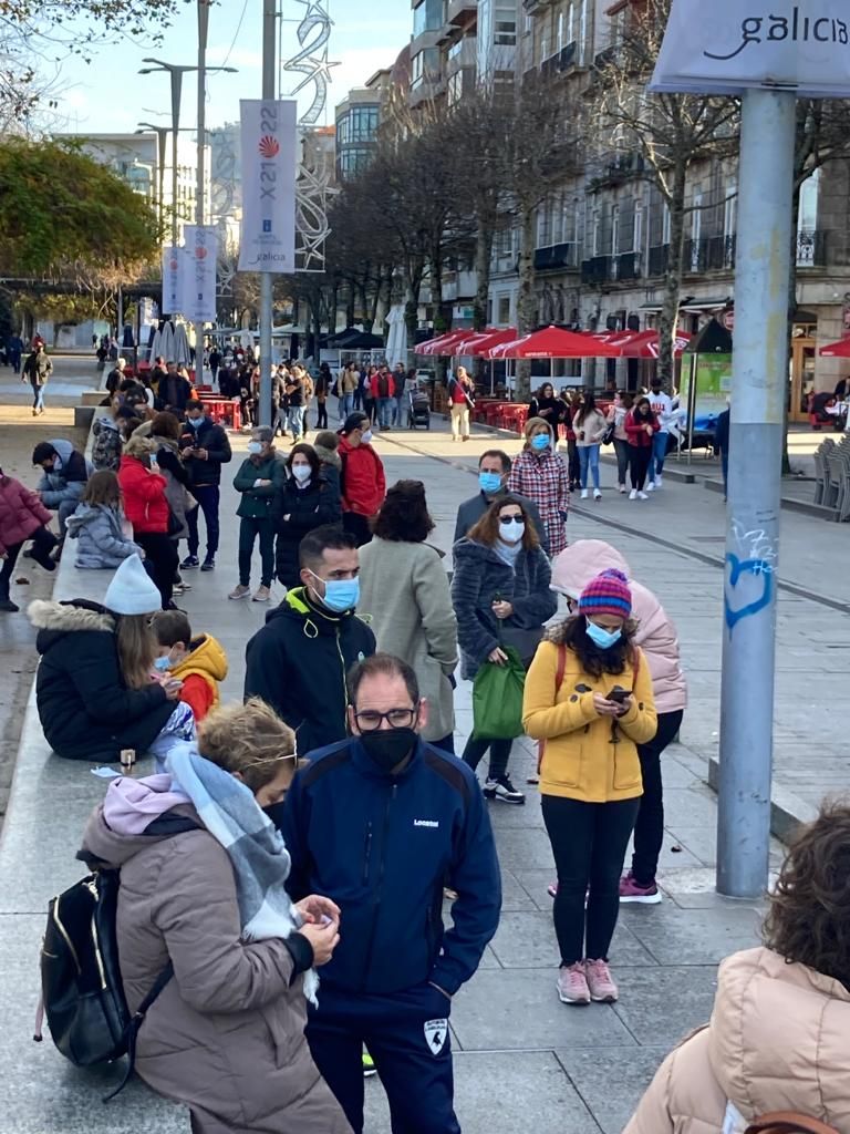 Los vigueses buscan blindarse frente al COVID antes de la Navidad