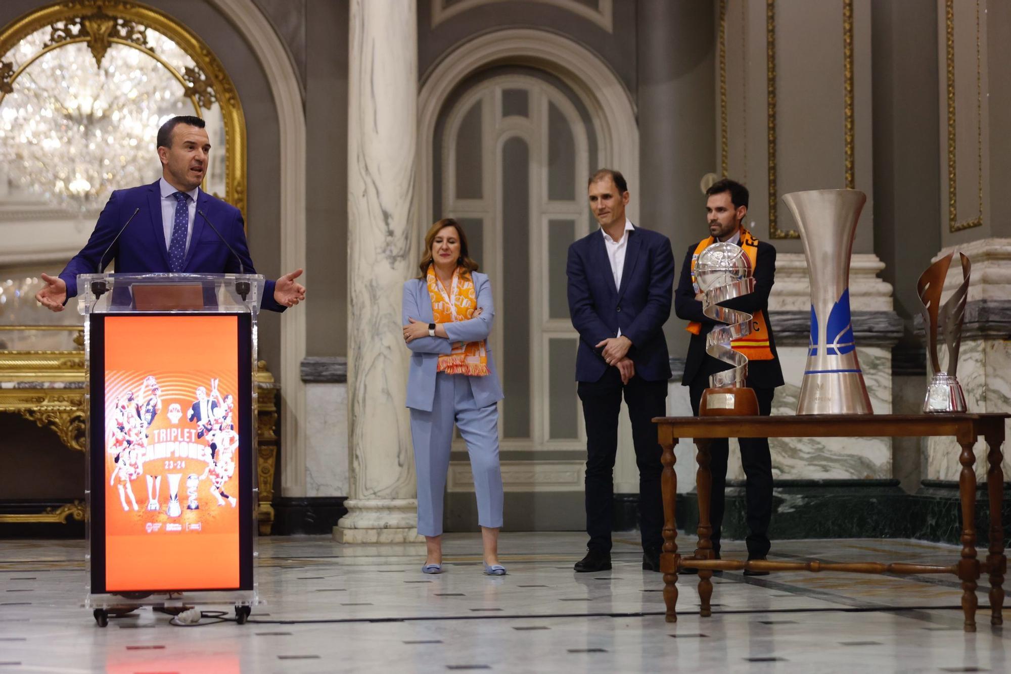El Valencia Basket celebra en casa su triplete histórico