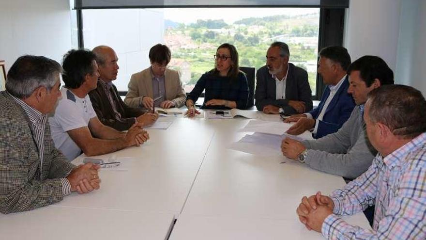 Reunión entre Ethel Vázquez y miembros de la plataforma. // FdV