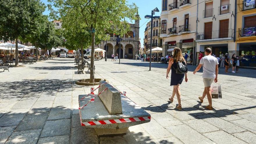 La plaza Mayor contará, de nuevo, con los antiguos bancos de granito