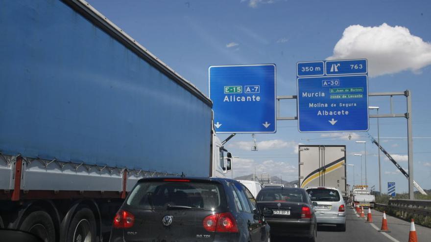La autovía que conecta Murcia y Alicante es una de las más congestionadas.