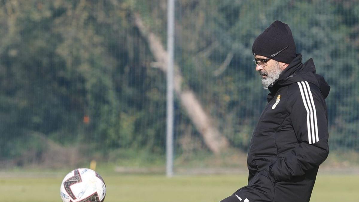 Cervera, en un entrenamiento del Oviedo. | Irma Collín