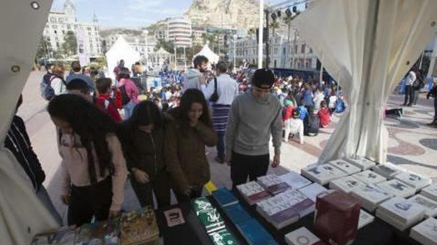 Imagen de la Plaça del Llibre del pasado año.