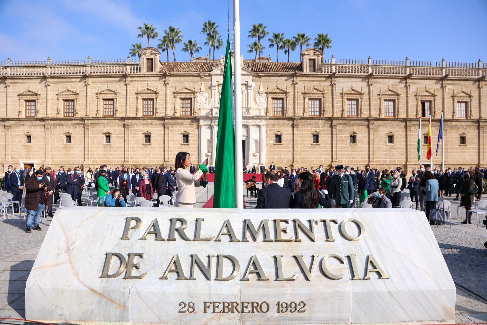 Las imágenes del acto institucional en el Parlamento andaluz con motivo del 28-F