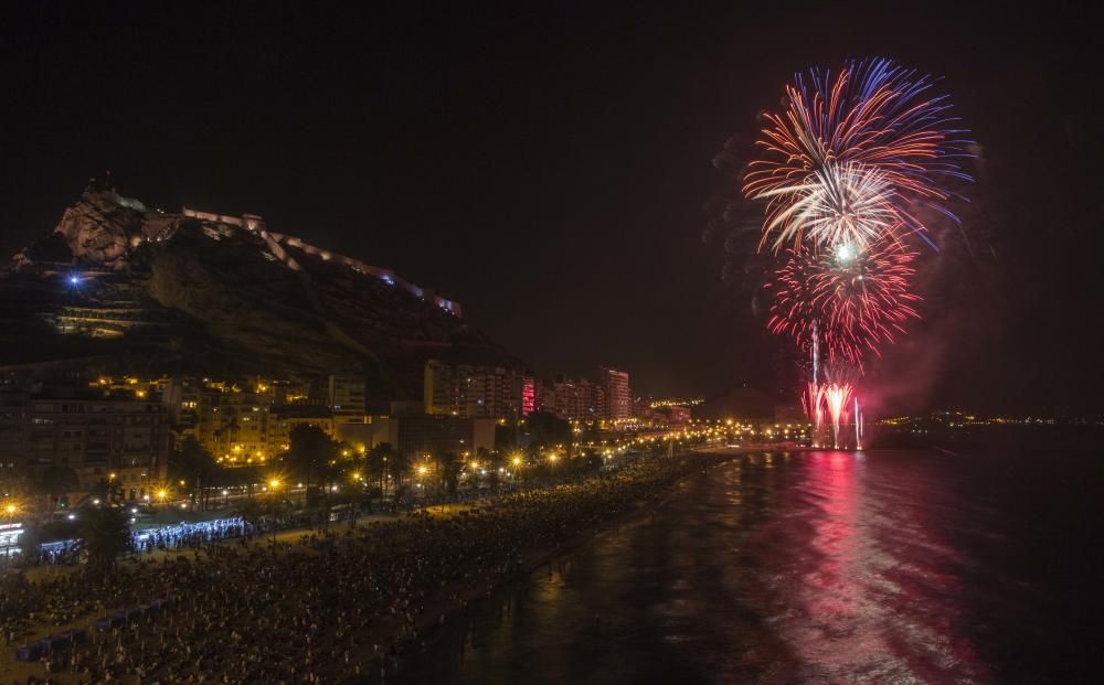 Fuegos cromáticos la primera noche