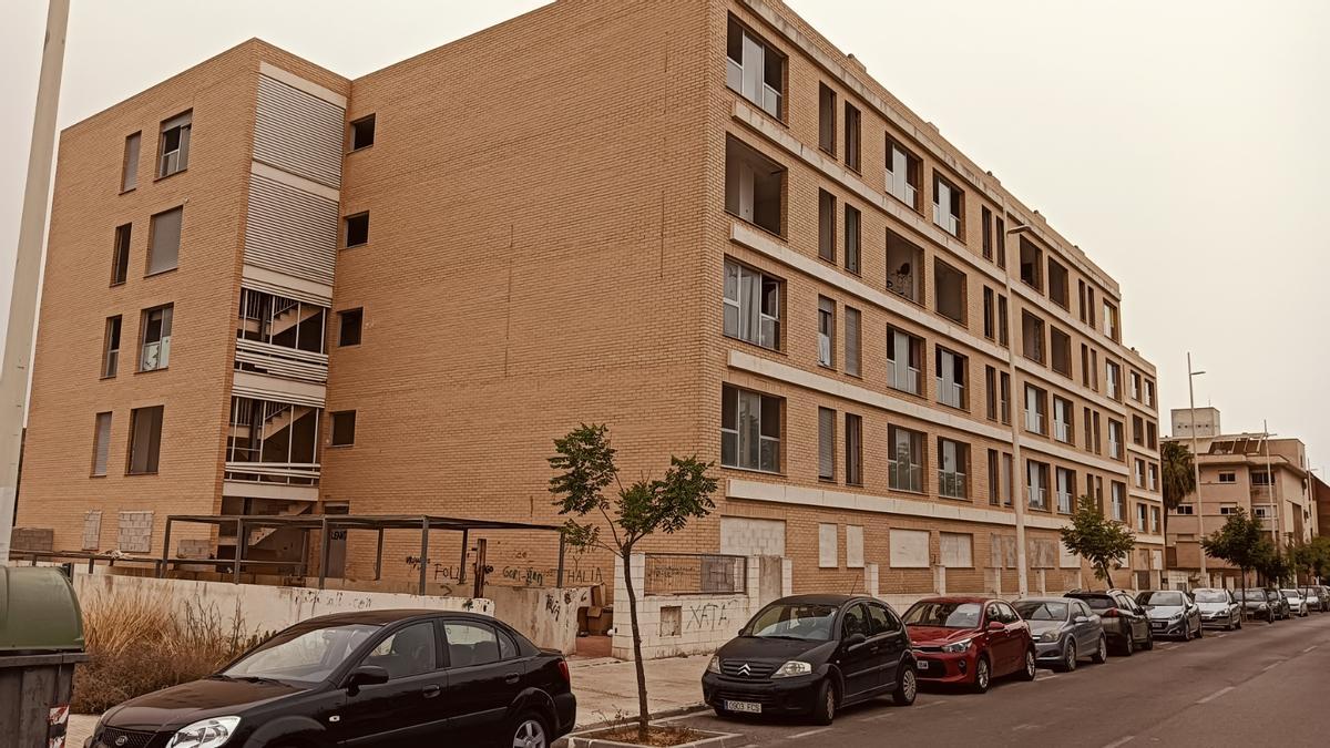 El edificio de la calle Perú 57 de Gandia.