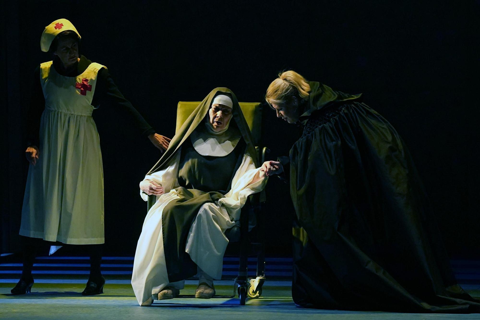 Ensayos de la ópera 'Dialogues des carmélites' en el Teatro Cervantes
