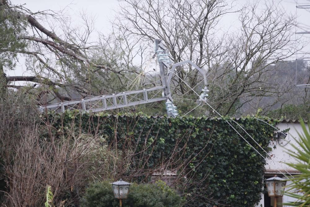 Un tornado deixa danys en cases, naus i vehicles a Cistella