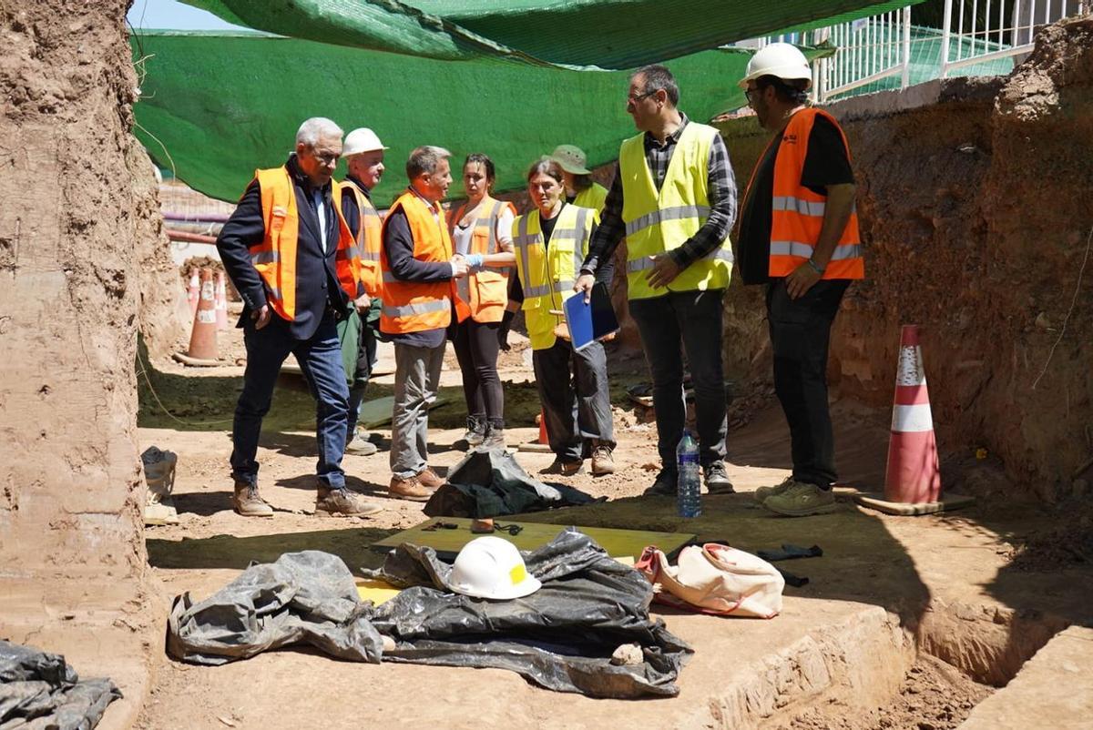 El alcalde, Jorge Monferrer; y el concejal de Urbanismo, Juan Canós, entre otros, han visitado la zona.
