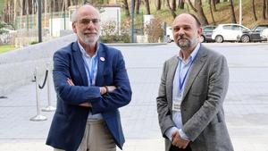 Joaquín Casal, jefe de oncología en Vigo, y Alberto Ruano Raviña, catedrático de Medicina Preventiva y Salud Pública en Universidad de Santiago de Compostela.