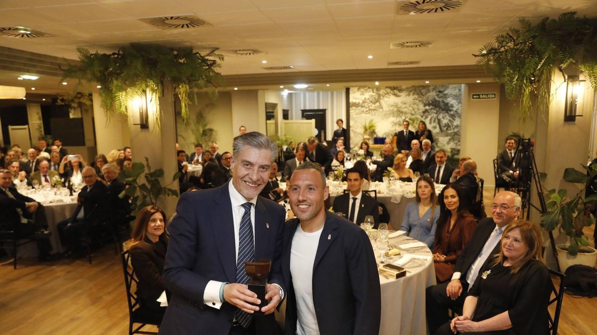 EN IMÁGENES: Martín Peláez, presidente del Real Oviedo, recibe el premio "Ovetense del año"