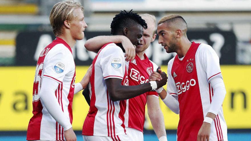 El Ajax celebra uno de los goles // EFE