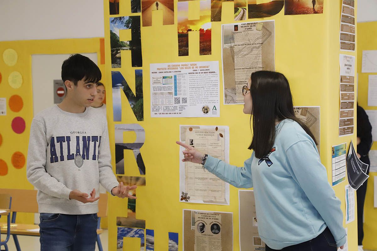 La flamante Medalla de Andalucía Casiana Muñoz visita en Córdoba el IES que lleva su nombre