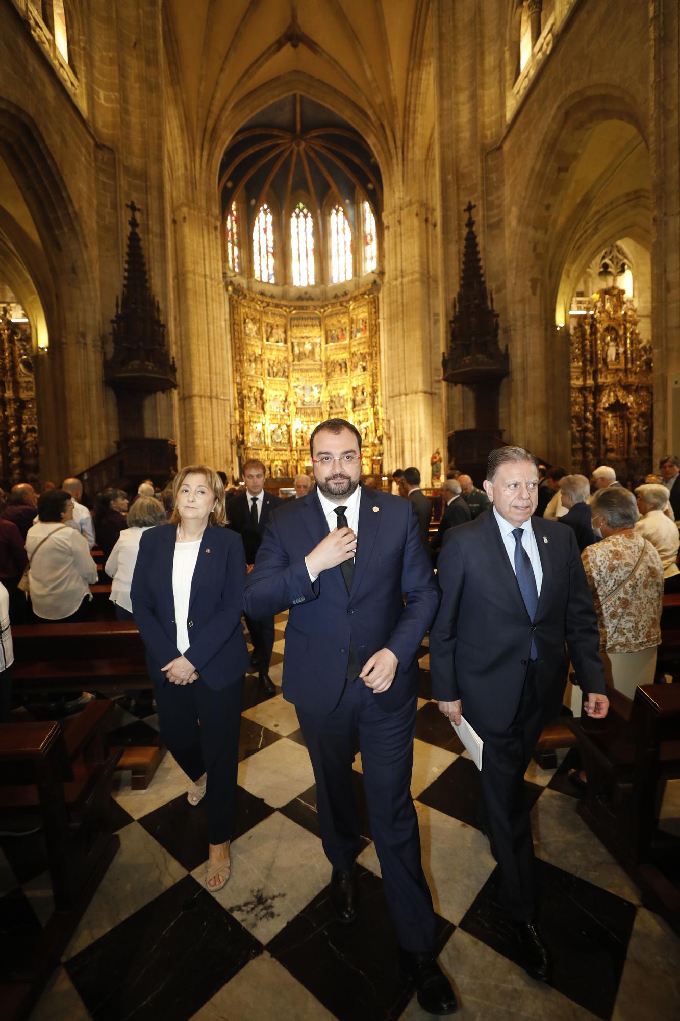 EN IMÁGENES: Asturias despide a Gabino Díaz Merchán en un multitudinario funeral en la Catedral de Oviedo
