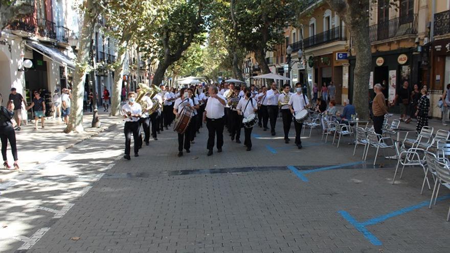 La banda por la calle Marqués de Campo