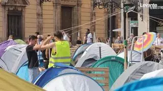 Los acampados por una vivienda digna en València descartan levantar el campamento este domingo pese al aviso naranja por lluvias
