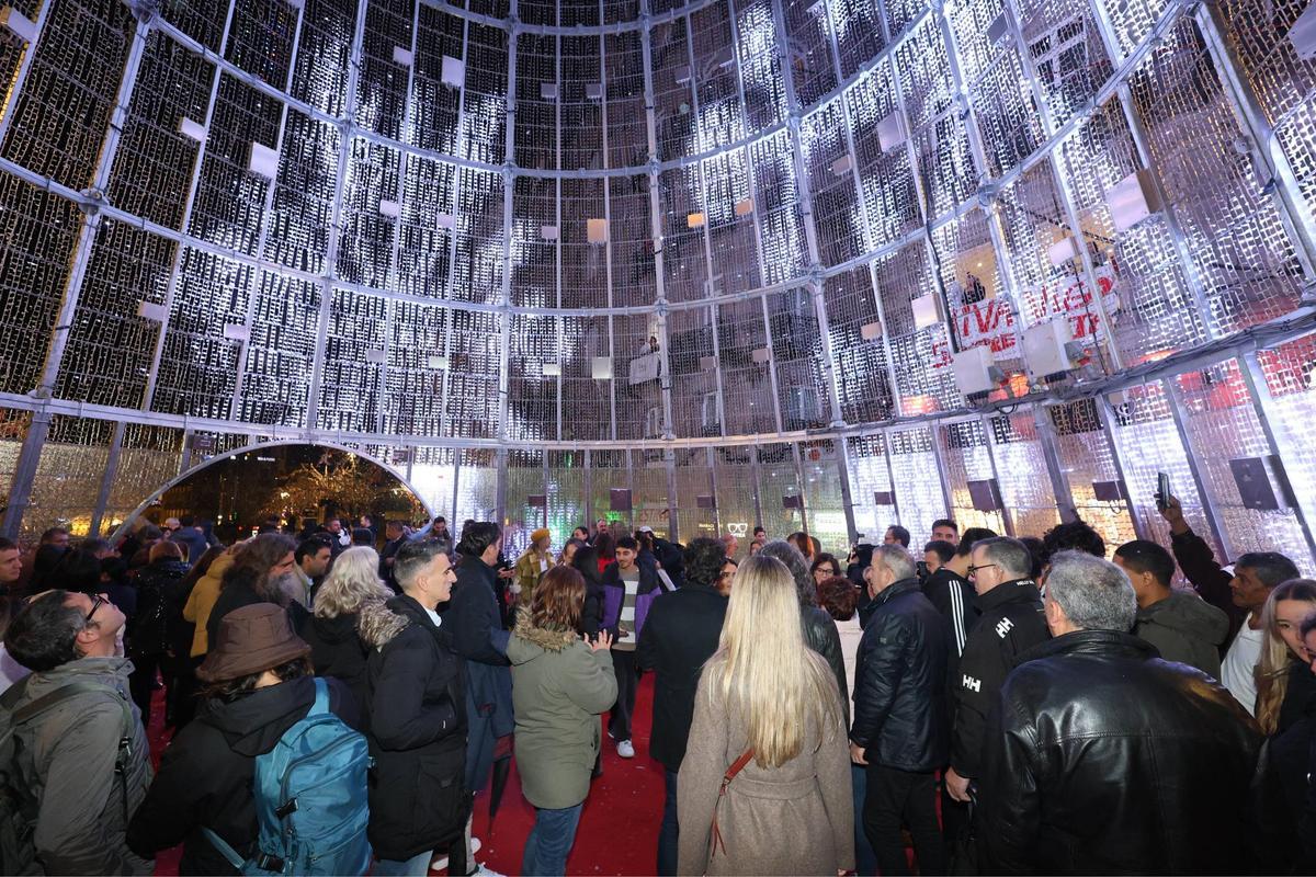 Vigo enciende la Navidad más grande de su historia ante miles de personas