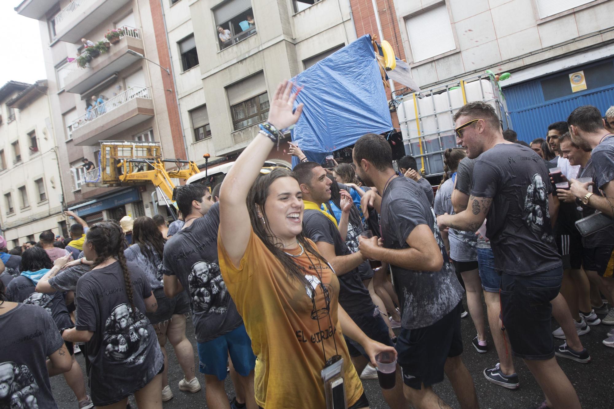 En imágenes: Grado se moja con su Desfile del Agua en las fiestas de Santa Ana