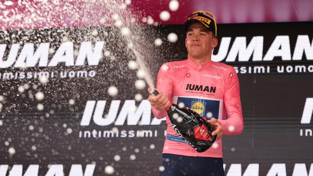 Mads Pedersen recuperó la 'maglia rosa' en la tercera etapa