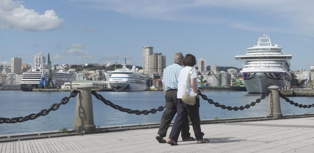 A Coruña recibe a 11.000 personas de 5 cruceros
