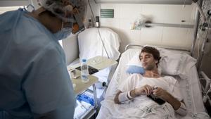 Un jove de 23 anys, des del Clínic: «Em semblava impossible ingressar per Covid»