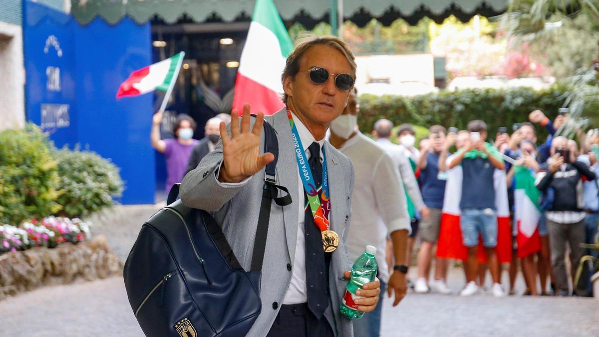 Italia regresa a Roma con la copa de campeón de Europa