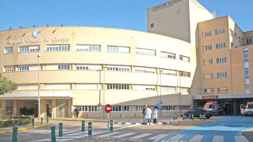 El hombre ha sido trasladado al Hospital General para ser atendido por sus lesiones.